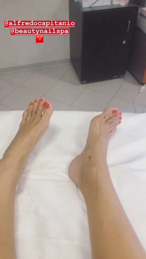 Valentina Fradegrada Feet